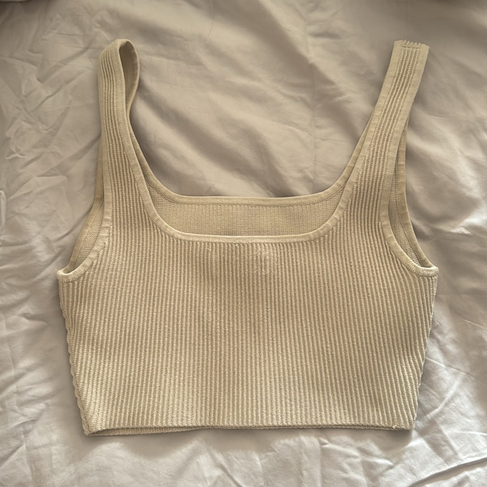 Aritzia Babaton crop top - Picture 2 of 3